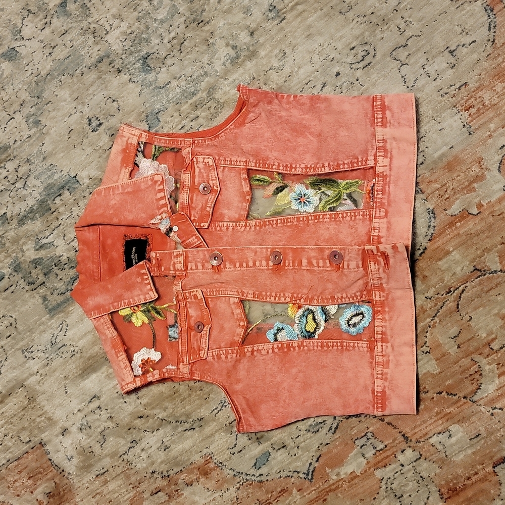 🎄Denim vest/floral cut outs